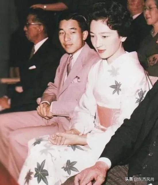 错伏美智子穿和服视频,日本皇太后美智子