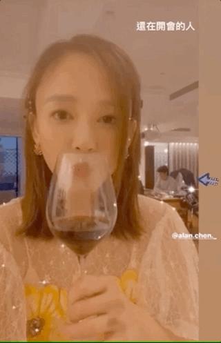 44岁的陈乔恩找到真爱的状态真好,陈乔恩微博晒照引热议