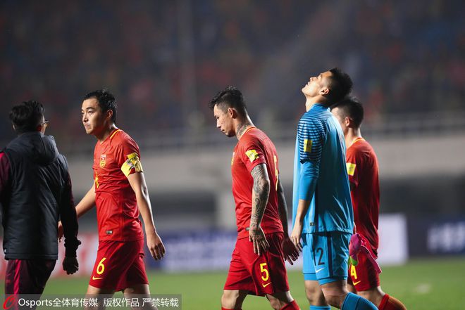 14亿人暴怒的比赛！国足绝望19秒：漫步、看戏、中场任人*躏蹂**