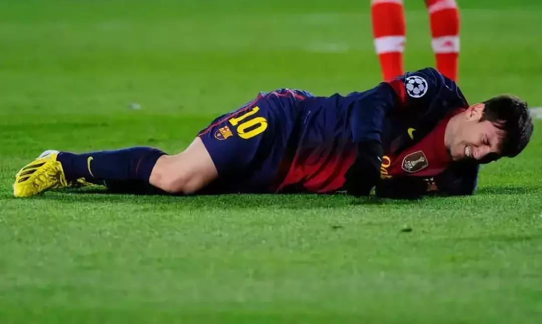 足球运动员预防大腿肌肉拉伤,预防大腿肌肉拉伤戴什么护具好