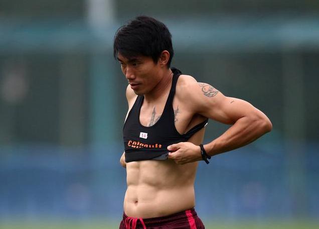 国足最出名的“蛀虫”，戴名表收重礼，他直言：想进国家队就交钱