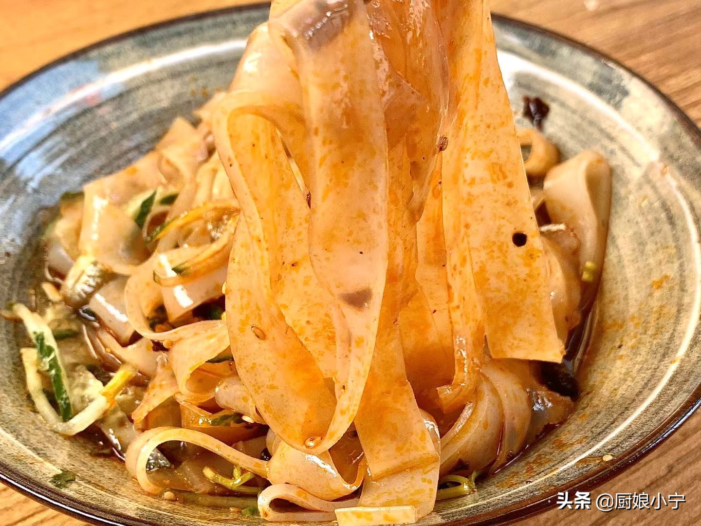 自制凉皮不筋道的秘诀,手工凉皮怎么做才能又软又筋道