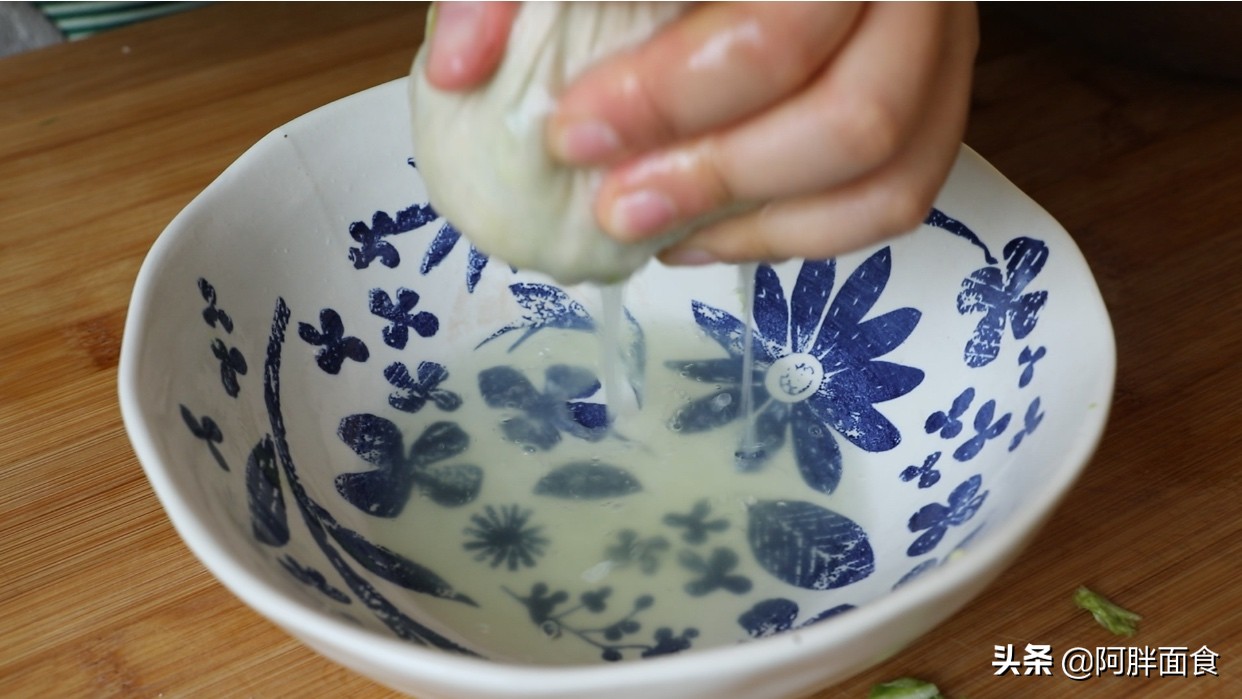 多用这菜调包子馅，多用这面擀包子皮，孩子吃促消化，成人吃减肉