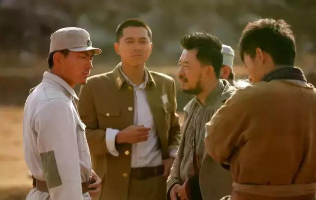 尴尬！日本网友：优衣库这款外套，太像《亮剑》李云龙同款！