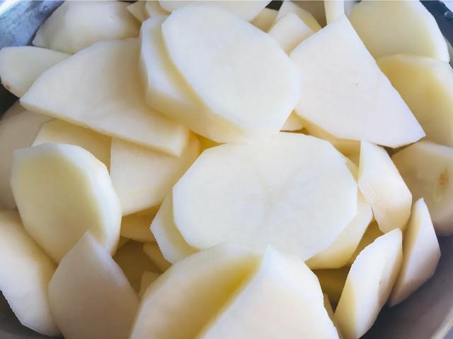 草鱼怎么炖火锅,火锅料草鱼蔬菜一锅炖