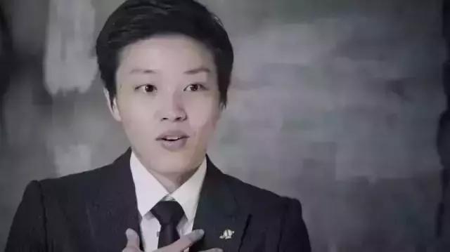 那些把乳房和性感藏起来的女孩子，究竟经历了什么？