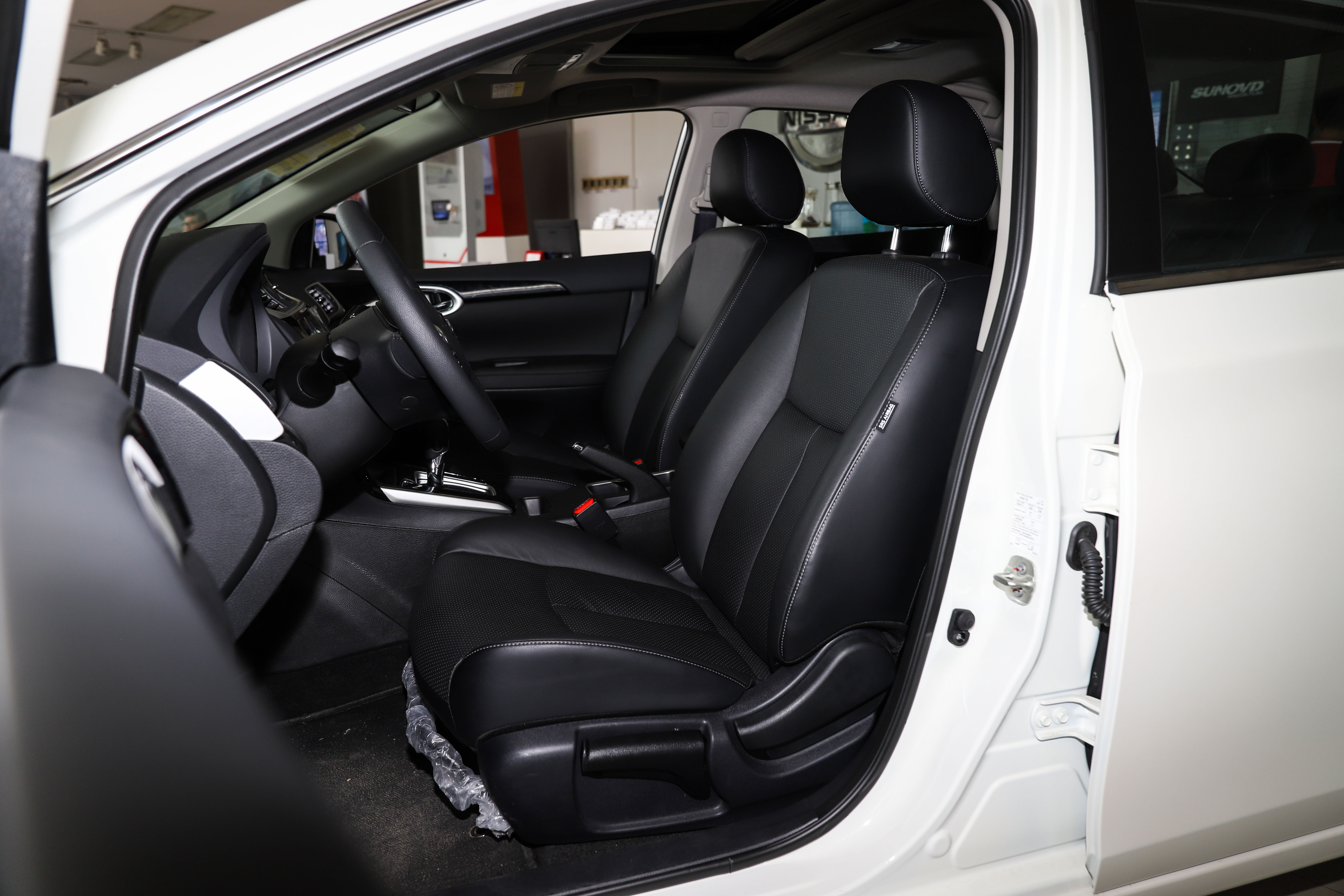 最新款日产轩逸经典款,日产轩逸2022款经典舒适版落地价