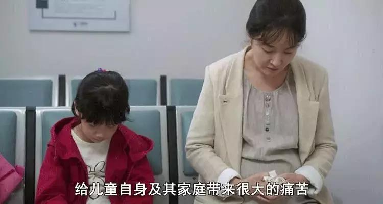 高铁上，父亲乱摸女儿：性盲比文盲更可怕