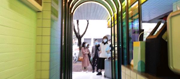 体育西「咖啡研究所」，竟对老广的菠萝啤下手了