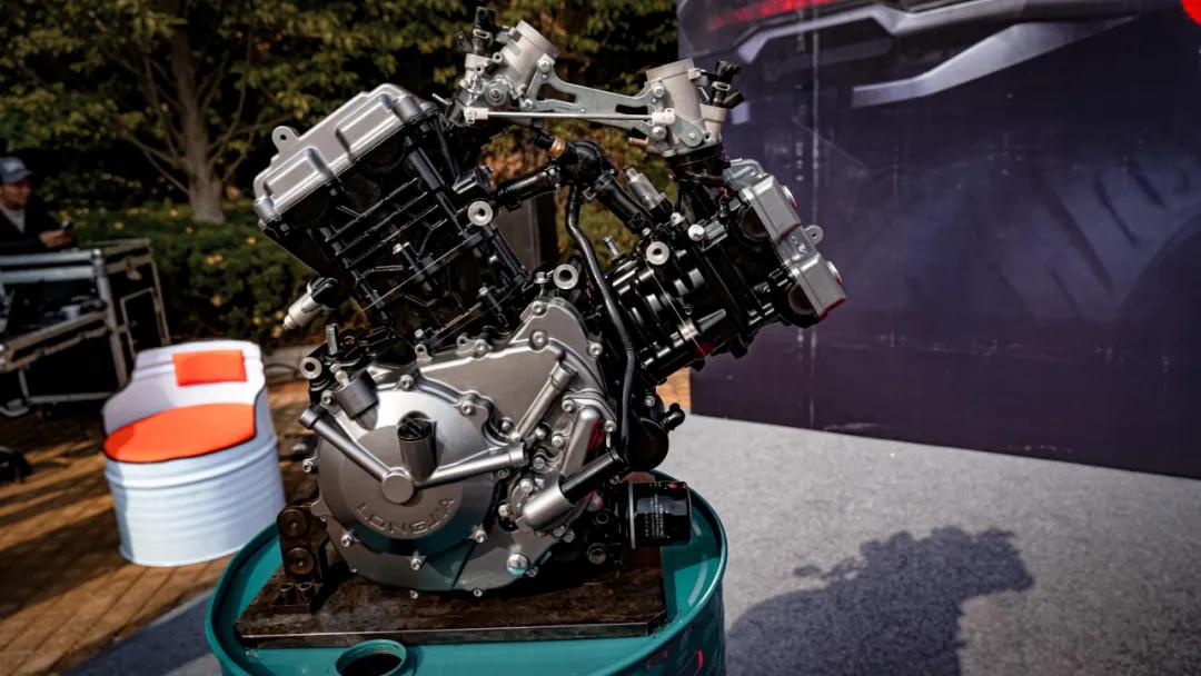 动力保持，换挡离合更轻—胖虎试驾大排V缸巡航龙嘉V霸650