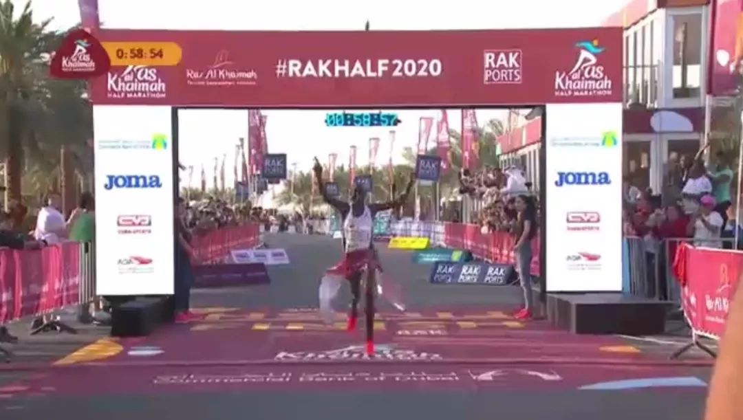 厉害！女子半马世界纪录被打破，成绩1小时04分31秒
