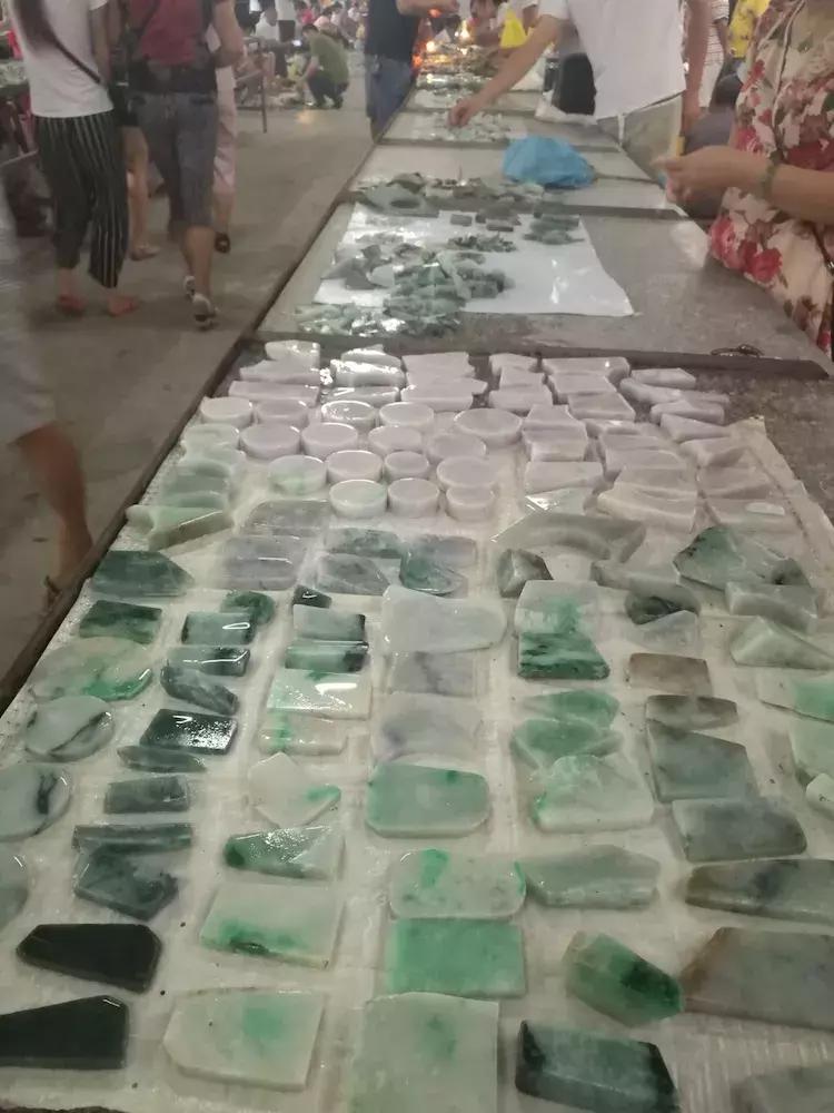 四会最大的翡翠批发市场,四会天光墟翡翠市场是真玉吗