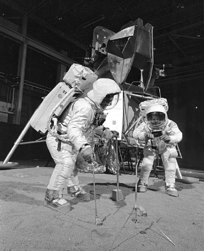 为什么有人说阿波罗是假的,为何这么多人质疑阿波罗登月