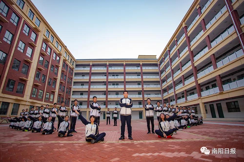 陪伴引领共同成长,南阳市第一完全学校全景校园