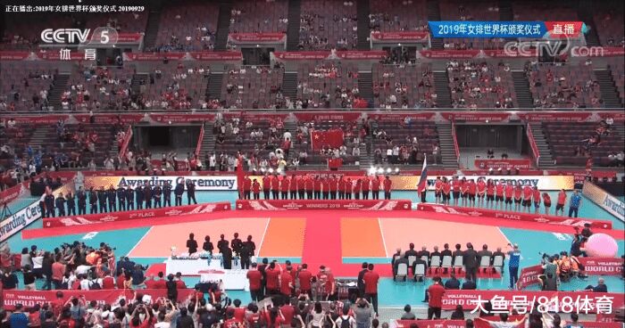 中国女排颁奖日本观众走光，日排协主席黑脸，切朱婷获奖镜头
