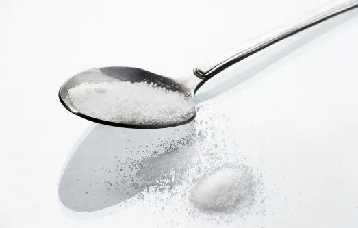 白衣服发黄了怎么办用什么方法,白衣服有黄渍要怎样去除