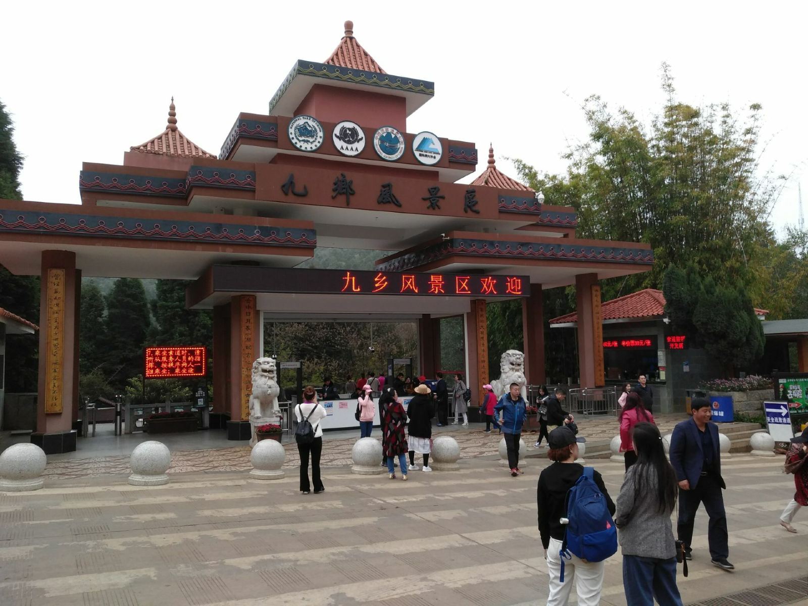 昆明有什么好玩的景点推荐一下,昆明有些什么好玩的景点推荐一下