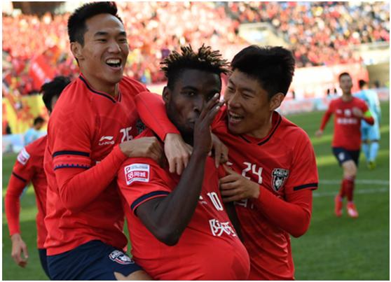 名记发声力挺“西北狼”，卖掉联赛金靴后，大黑马又陷入生存危机