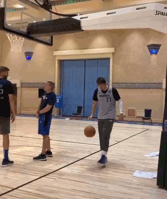 东契奇夸张投篮,秀儿东契奇投篮集锦