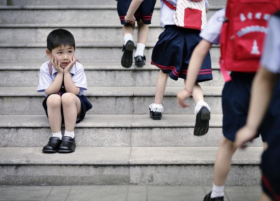 孩子内向但并不笨该怎么培养,为什么父母总是不能理解孩子内向