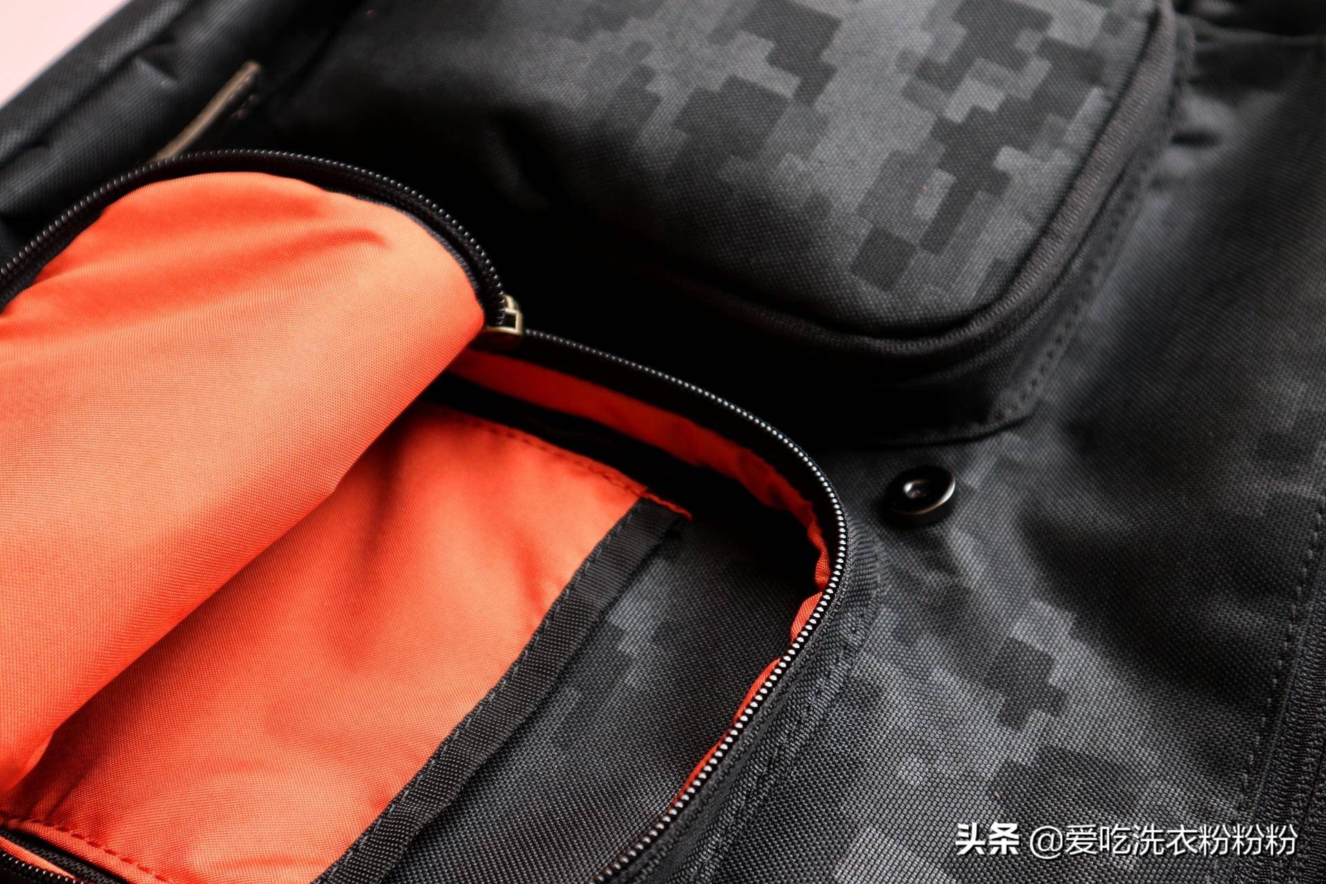 通勤出游两不误——tomtocA90暗纹迷彩双肩包