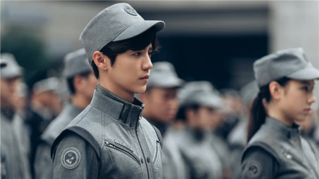 为什么上海堡垒愿意给鹿晗高片酬,上海堡垒鹿晗主演扑街