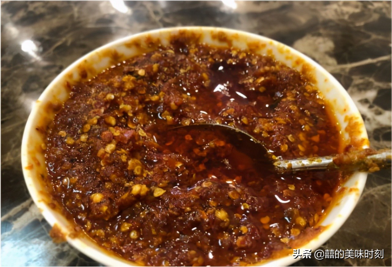 镇江这家店太豪横，只收现金，肉圆面13元一碗靠抢，3小时卖光