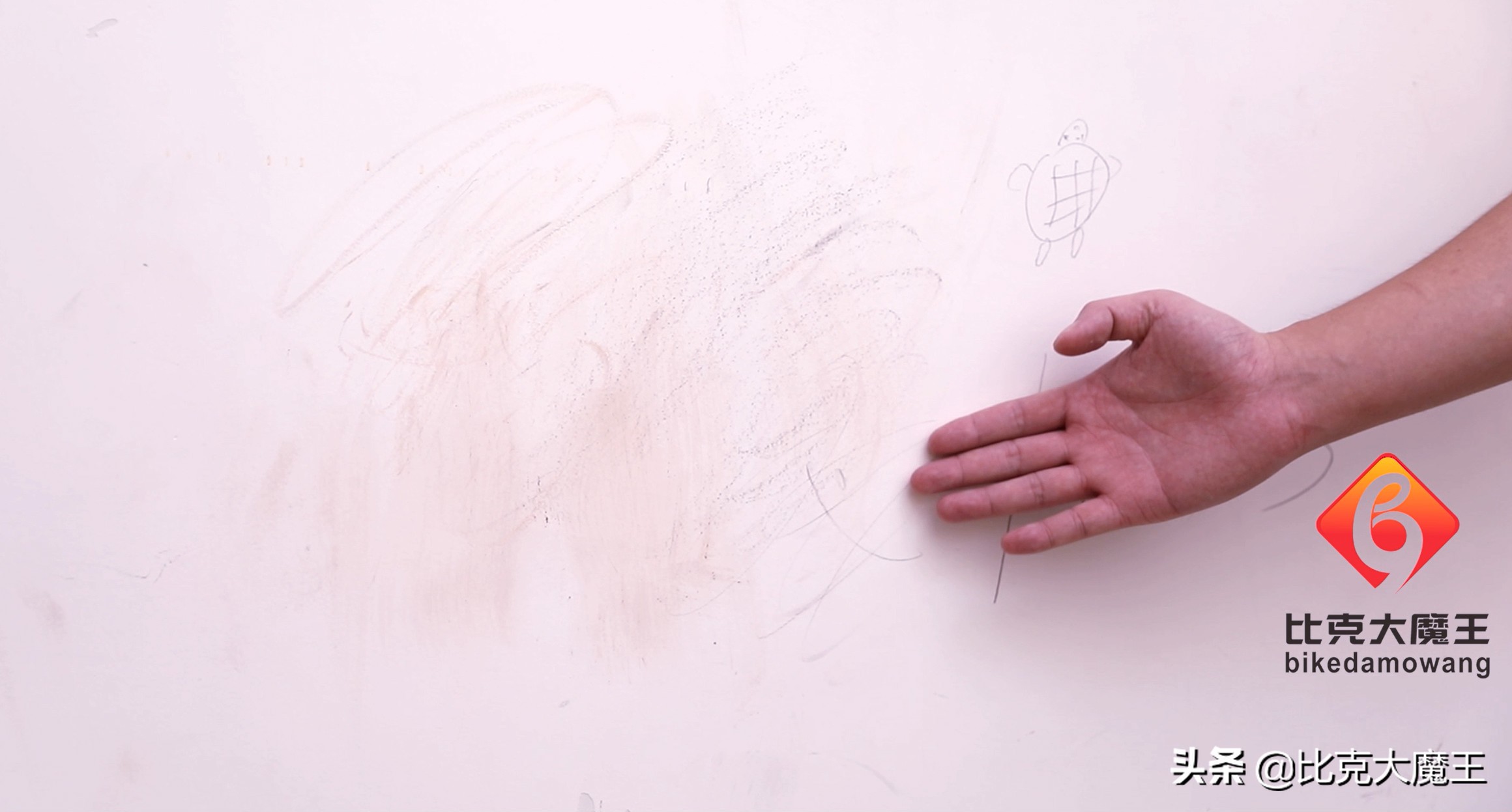 白墙脏了不用重新粉刷,白墙脏了原来可以不用重刷修复漆