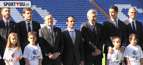 足球的搞笑时刻看完真笑死了,足球搞笑乌龙球gif