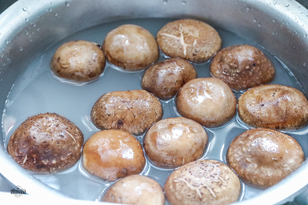 洗白色香菇的正确方法,清水洗香菇