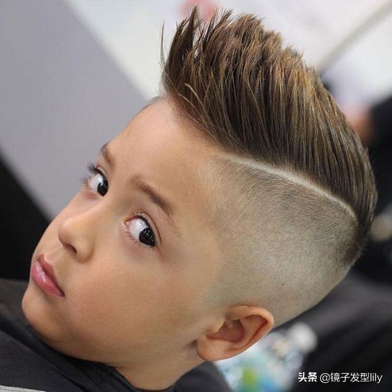 经典阳光帅气小男孩发型,最帅气的男宝宝的发型图案