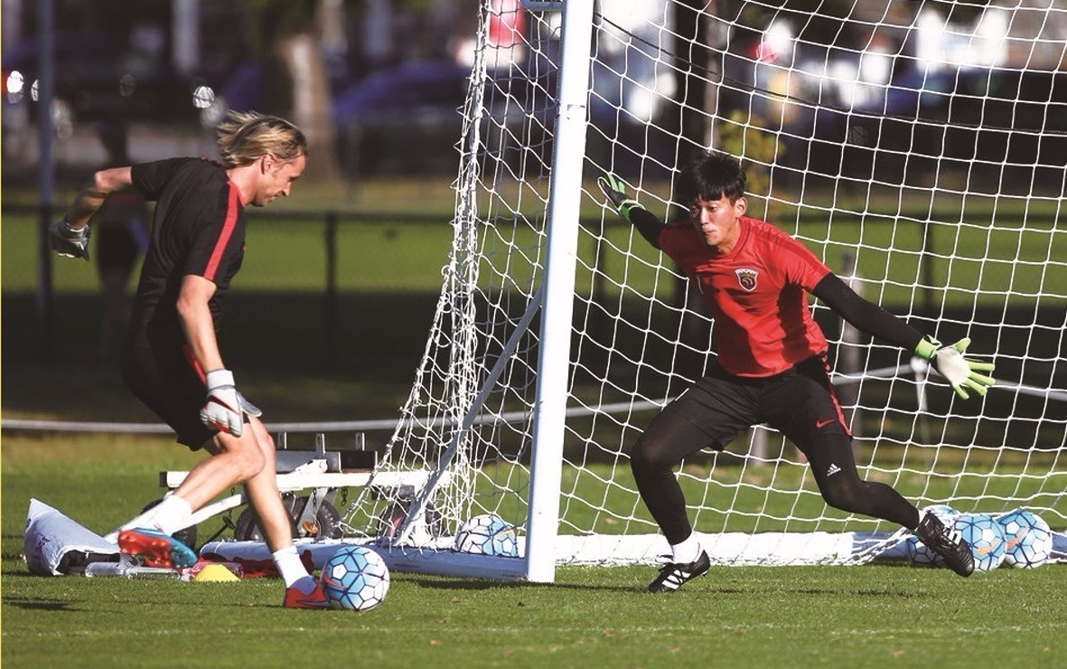 陈威颜骏凌上港,上港门将进球