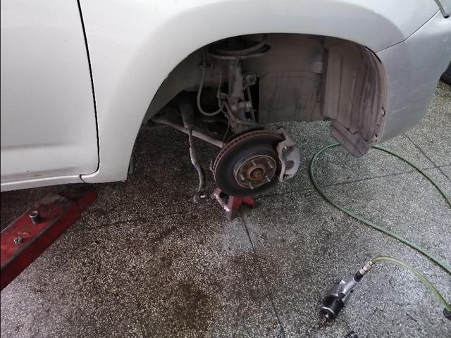 老款rav4原地打方向有异响,老款rav4方向盘很重跑偏