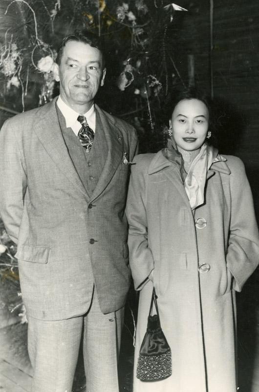 一位北京姑娘嫁大32岁美国人，辅佐8位美国总统：中国就是我的根