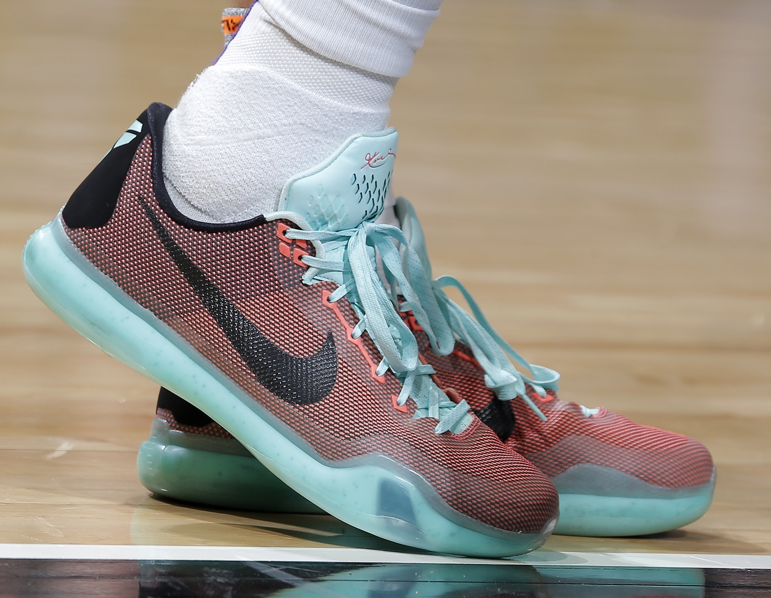 NBA赛场最近三天篮球鞋精选集：鞋头们的赛季鞋王之争越发激烈