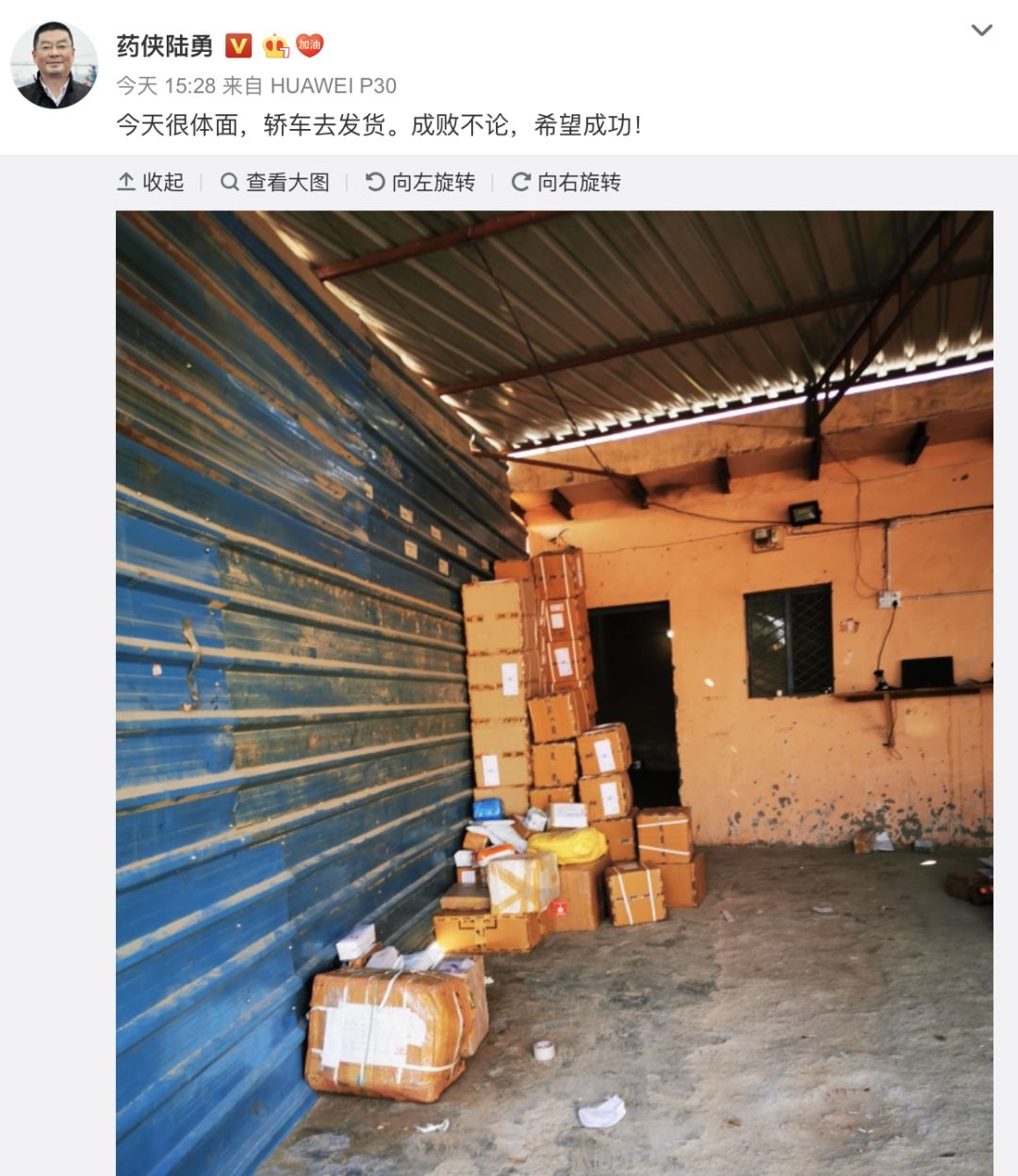 他在印度坐着三轮车狂奔，就为了抢3000个口罩……