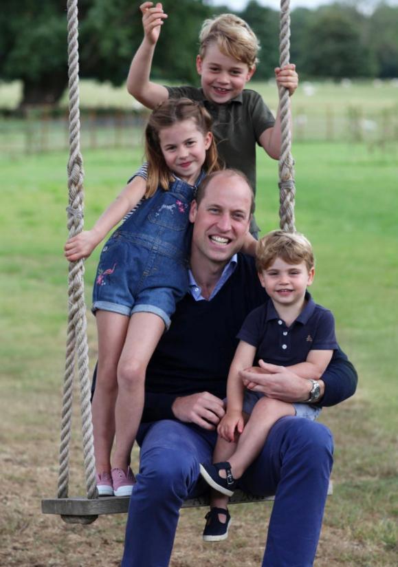 凯特夏洛特伊丽莎白对比图,凯特和女儿夏洛特