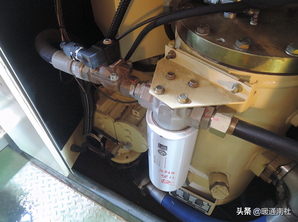 双螺杆空压机原理及结构图,双螺杆式螺杆空压机常见问题