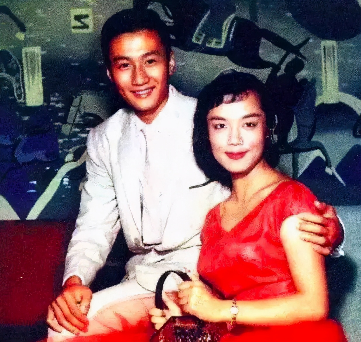 84岁谢贤自曝感情,83岁谢贤疑与34岁女友复合