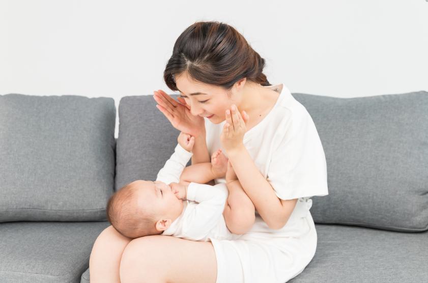 宝宝进入口欲期怎么办,正确引导宝宝口欲期