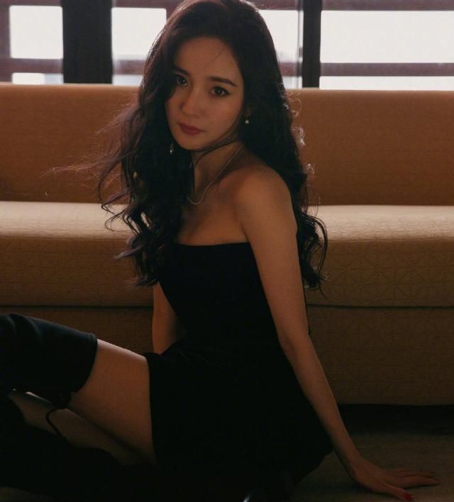 杨幂身材有多好穿粉色裙子,杨幂的长裙子