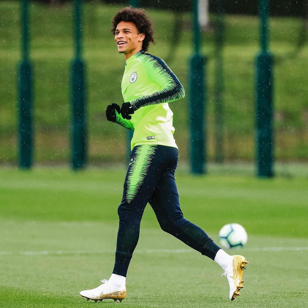 耐克足球装备全套,耐克足球鞋里有什么科技吗