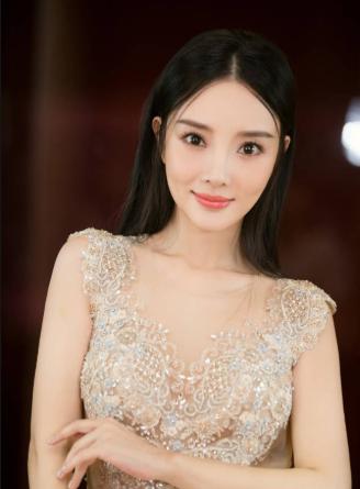 杨幂vs李小璐,杨幂和李小璐的照片对比