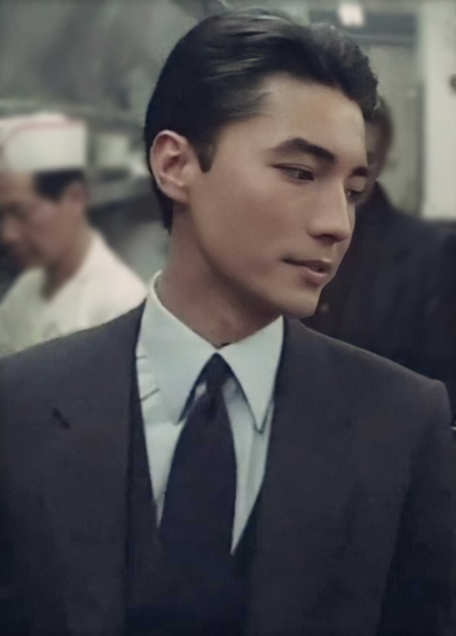 尊龙这才是亚洲颜值之巅峰,被称为亚洲第一美男尊龙