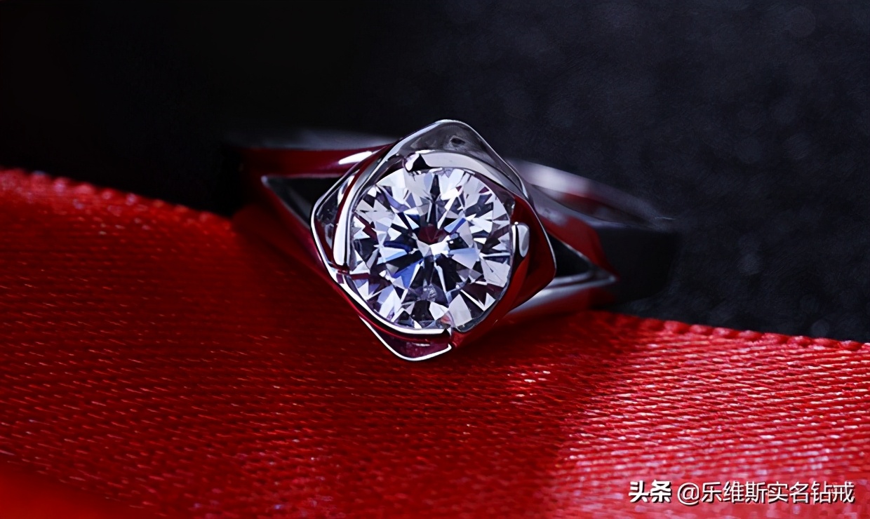铂金戒指价格,pt900铂金钻戒回收价格