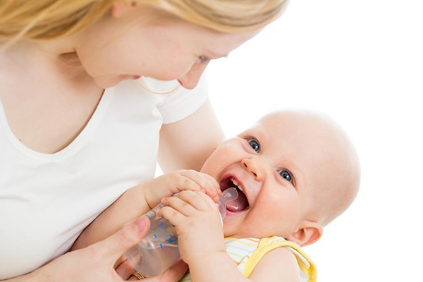 新手妈妈怎么知道奶够不够宝宝吃,新手妈妈怎么判断吃饱