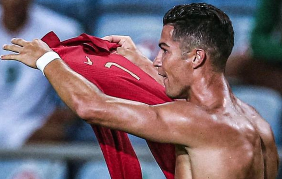 C罗霸气身材令人羡慕，董方卓爆C罗也吃垃圾食品，弗格森改变了他