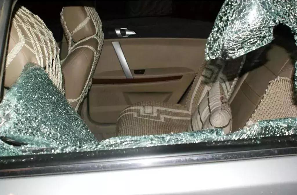 把汽车钥匙锁在车里了怎么办,把车钥匙锁在车里可能吗