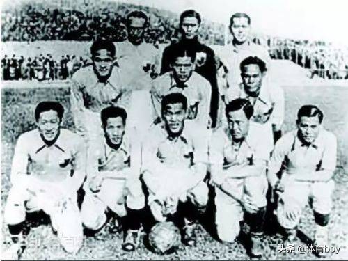 赛场上的他仍然兢兢业业,奥运赛场他一枪绝杀逆转夺得首金