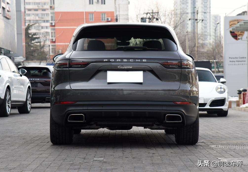 想买豪华SUV？保时捷Cayenne也不错，配3.0T+V6引擎，还带四驱